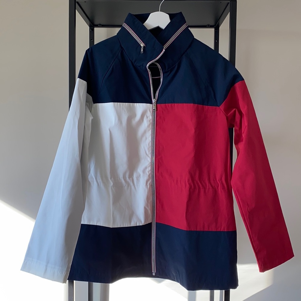 Tommy Hilfiger Logo Hooded Zip Down Rain Jacket with Side Pockets